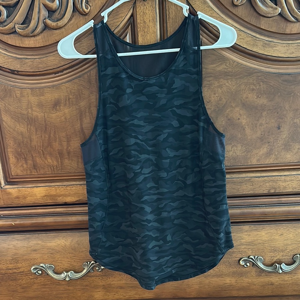 Lululemon Athletica Black/Gray Camouflage Sculpt Tank II W/Mesh Paneling